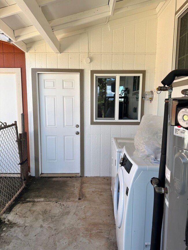 Building Photo - Newly Remodeled 1 Bedroom/1 Bathroom