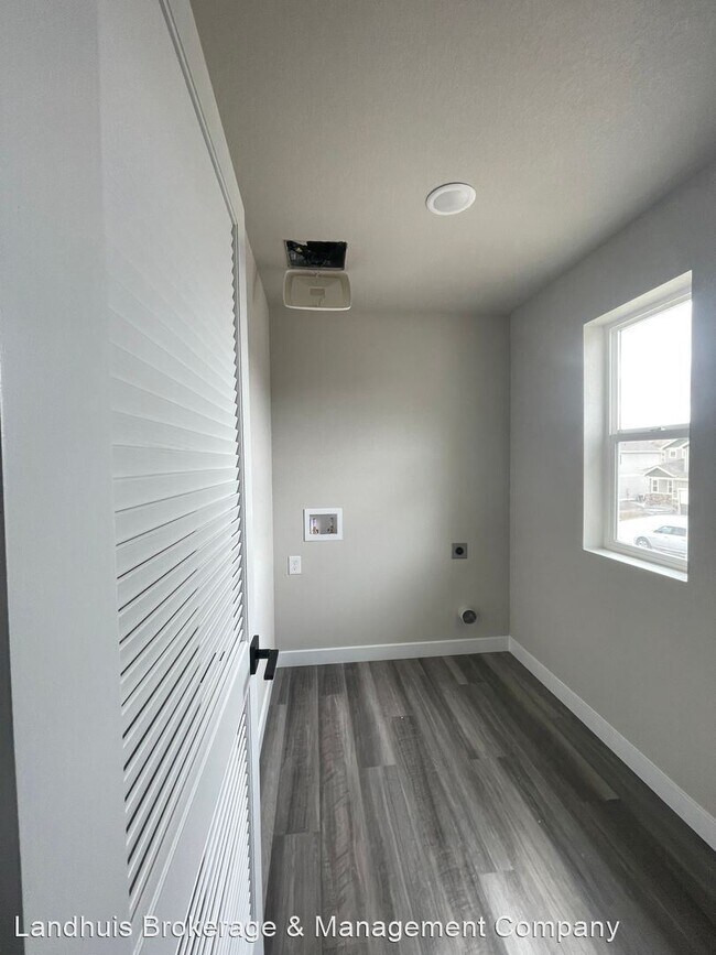 Building Photo - 3 br, 2.5 bath House - 10106 Luneth Dr