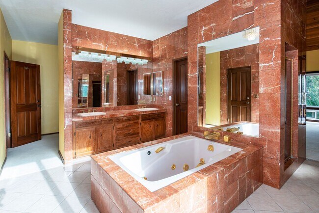 Building Photo - 4,000 SQ. FT. MESA HOME WITH OCEAN & HARBO...