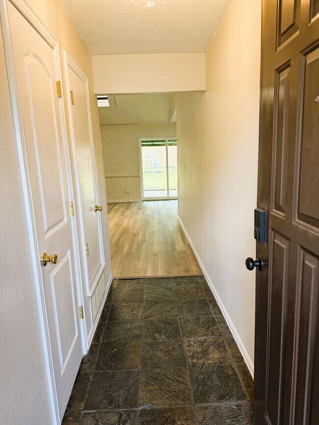 Building Photo - Awesome Freshly Renovated Arlington Home