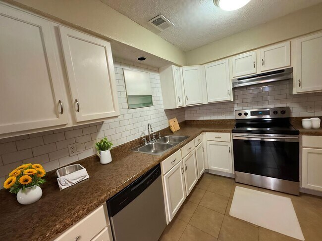 Building Photo - 10138 Inridge
