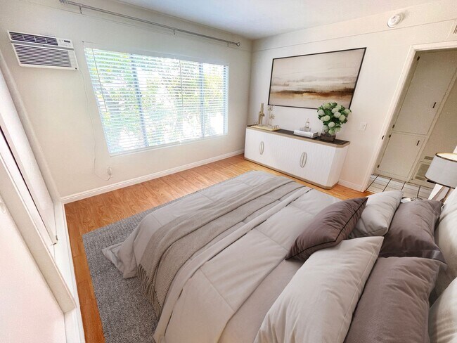 Building Photo - 11980 Walnut Ln