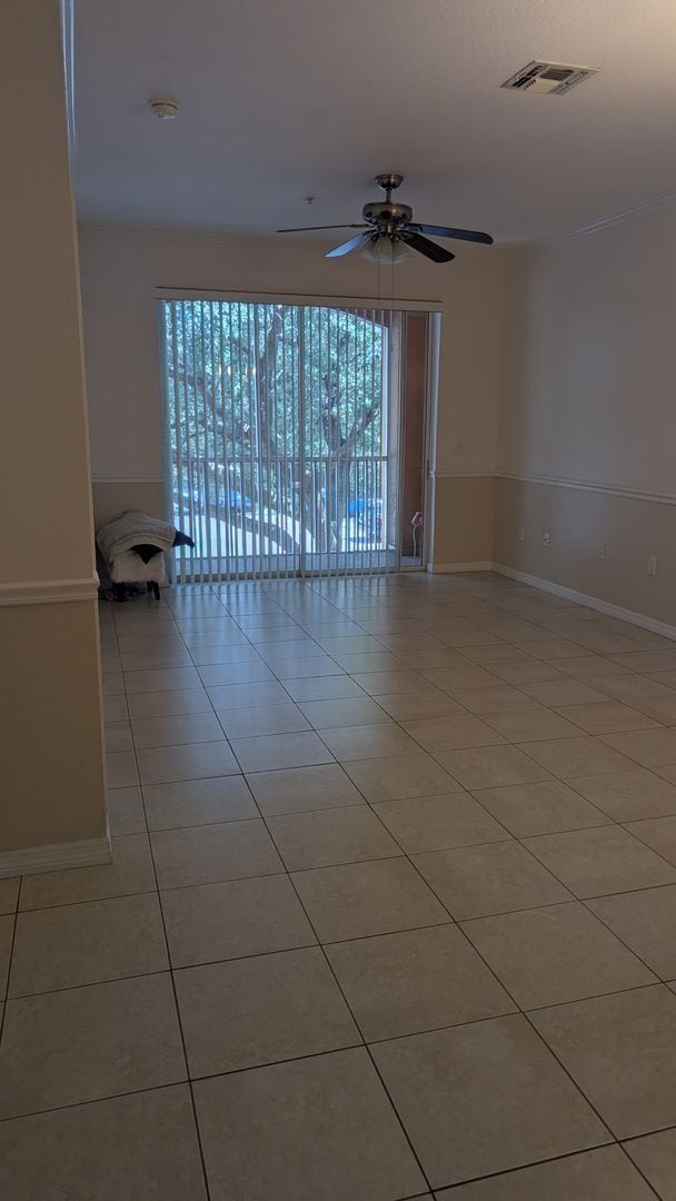 Building Photo - 3 Bedrooms 2 baths Immaculate condominium ...
