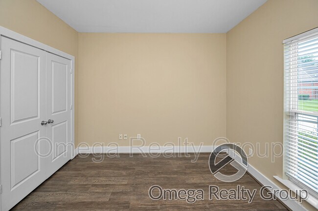 Building Photo - 252 Chesser Park Dr