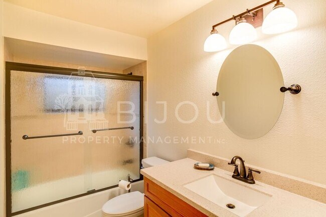 Building Photo - 355 Waco Ct
