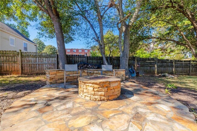 Building Photo - 1131 Winburn Dr