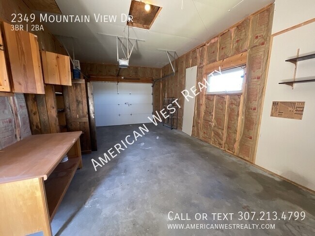 Building Photo - 2349 Mountain View Dr