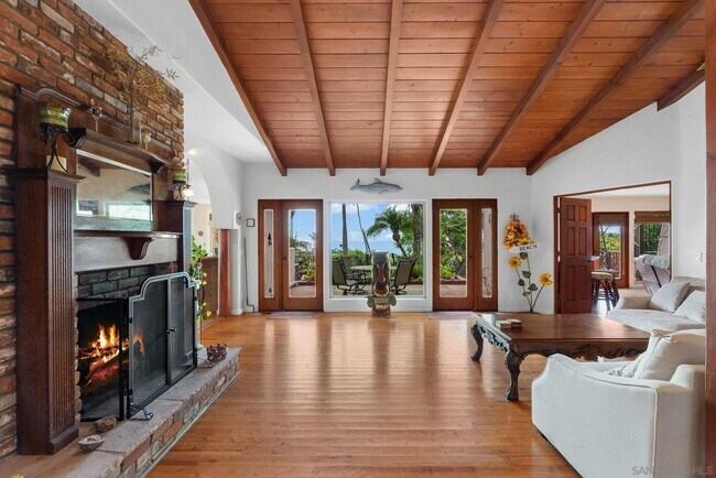 Building Photo - 701 N Granados Ave