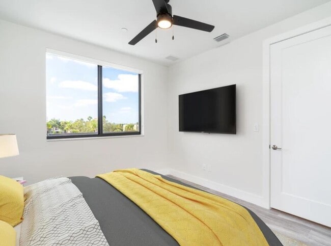 Building Photo - 1301 Alpha St