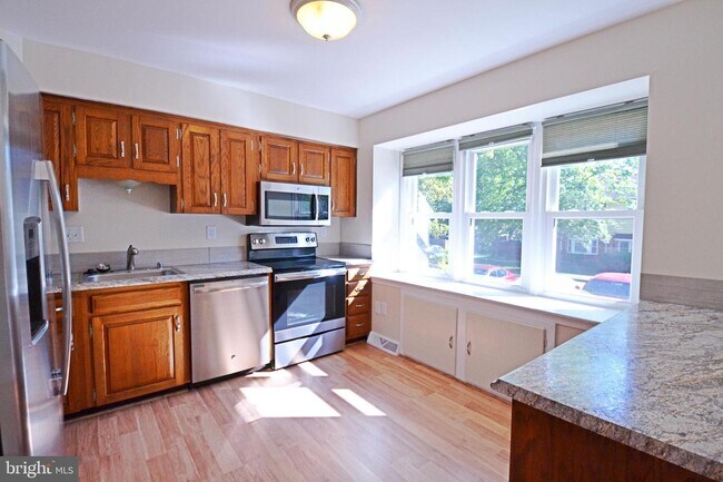 Building Photo - 22426 Greenview Ct