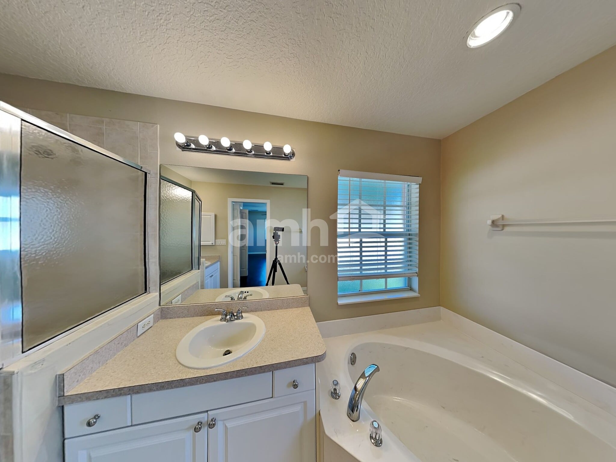 Building Photo - 6228 34th Pl E