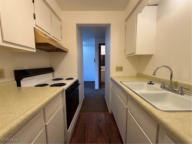 Building Photo - 4107 Orchard Dale Dr NW