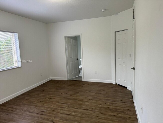 Building Photo - 319 SE 20th Terrace