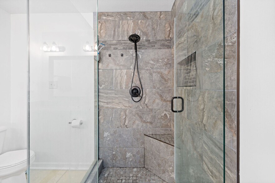 Building Photo - 525 Parkvue Village Way