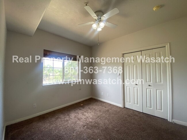 Building Photo - Cute 3 Bedroom 2 Bath Condo with a View!