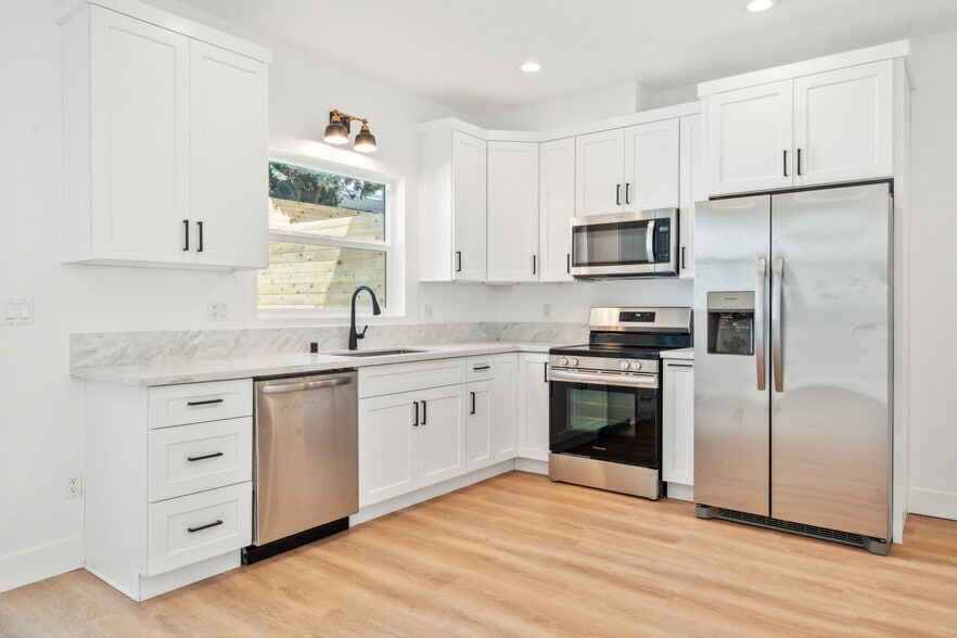 Building Photo - 6009 W 85th Pl