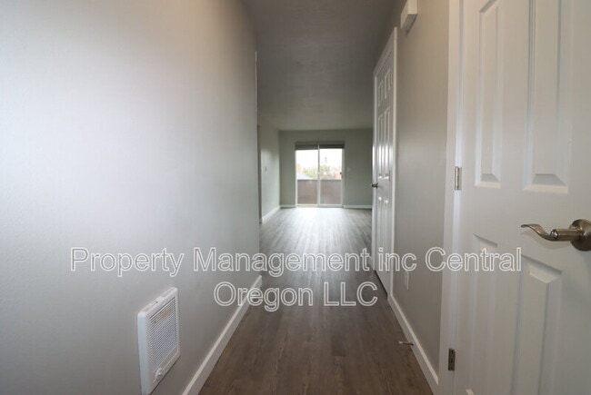 Building Photo - 1472 NE Whisper Ridge Dr