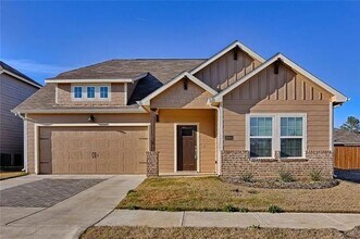 Building Photo - 2305 Paxton Way
