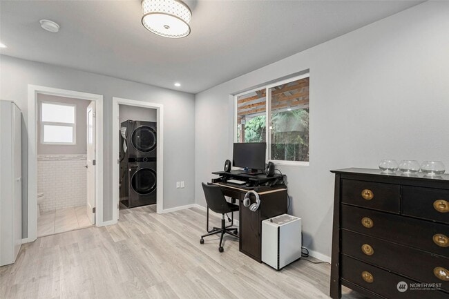 Building Photo - Open Concept 2BR 1 BA Bremerton Rambler