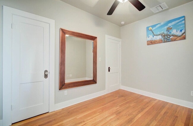 Building Photo - 1310 W Lynwood St