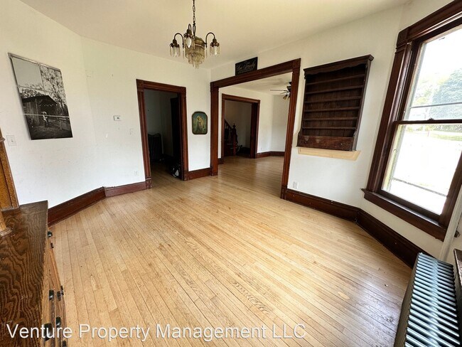 Building Photo - 3 br, 2 bath House - N89 W16229 Main St