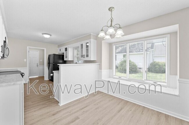 Building Photo - 107 Robinwood Dr