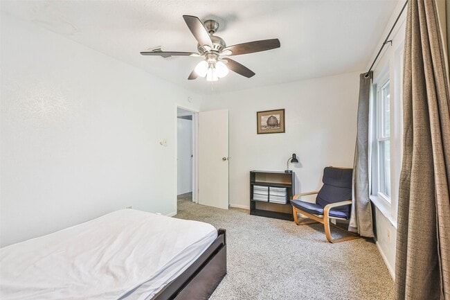 Primary Photo - 12 Coralberry Rd
