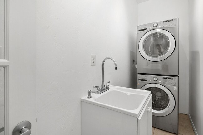 Building Photo - 4525 Rhode Island St