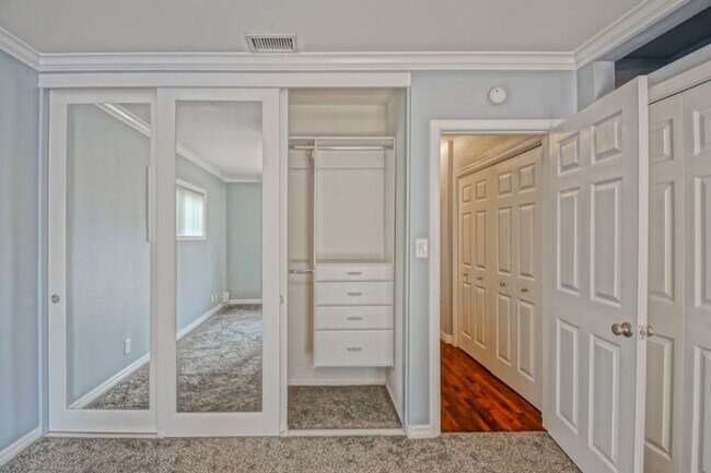 Building Photo - Beautifully Remodeled, Bright & Airy Home w/ Detached Bonus Room w/ Bath & 1-Car Garage, Front Ya...