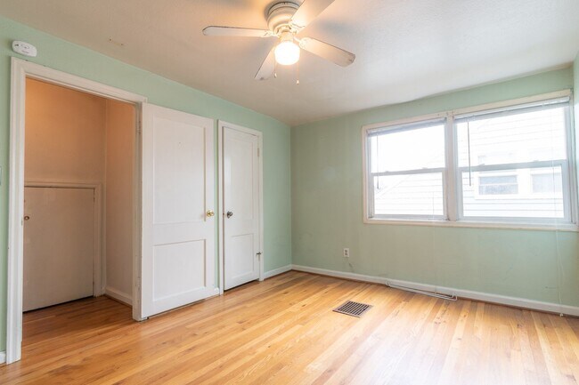 Building Photo - 5412-5420-5420 NE 9th Ave