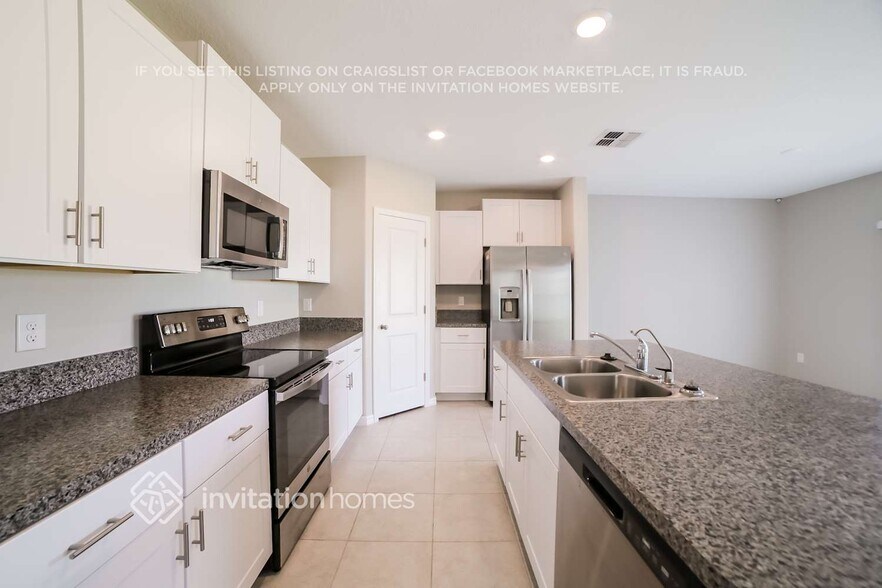 Building Photo - 15545 Miller Creek Dr