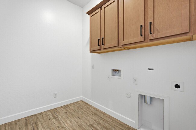 Building Photo - 2942 Manzanilla Ave