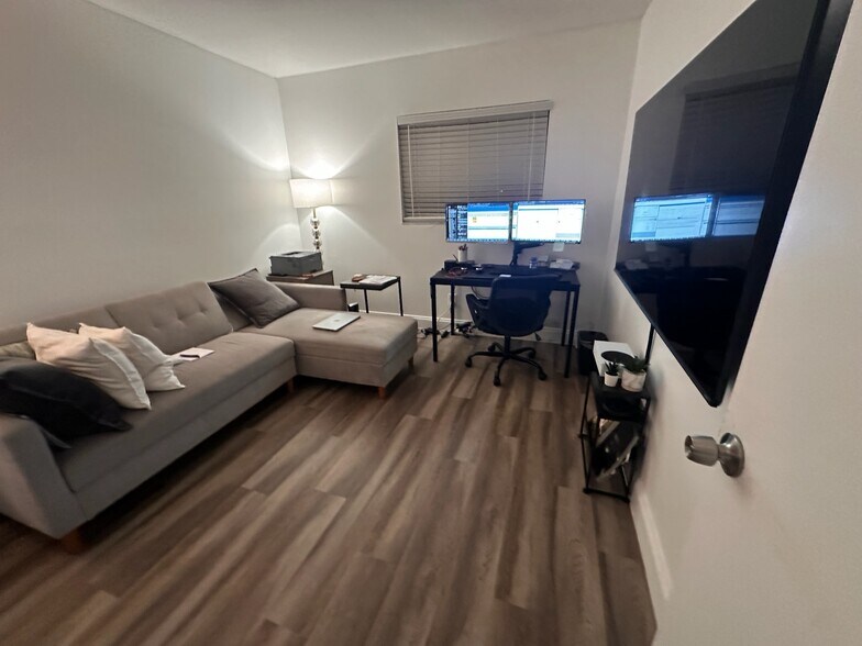 Secondary bedroom - 2918 NE 8th Ter