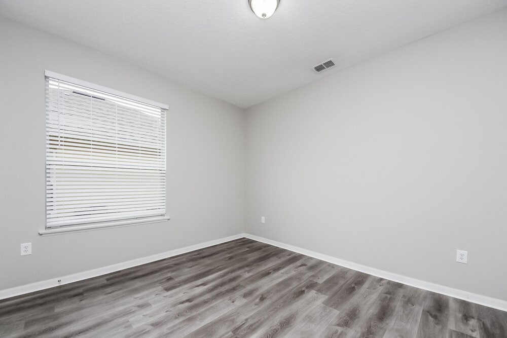 Building Photo - 2041 The Oaks Blvd