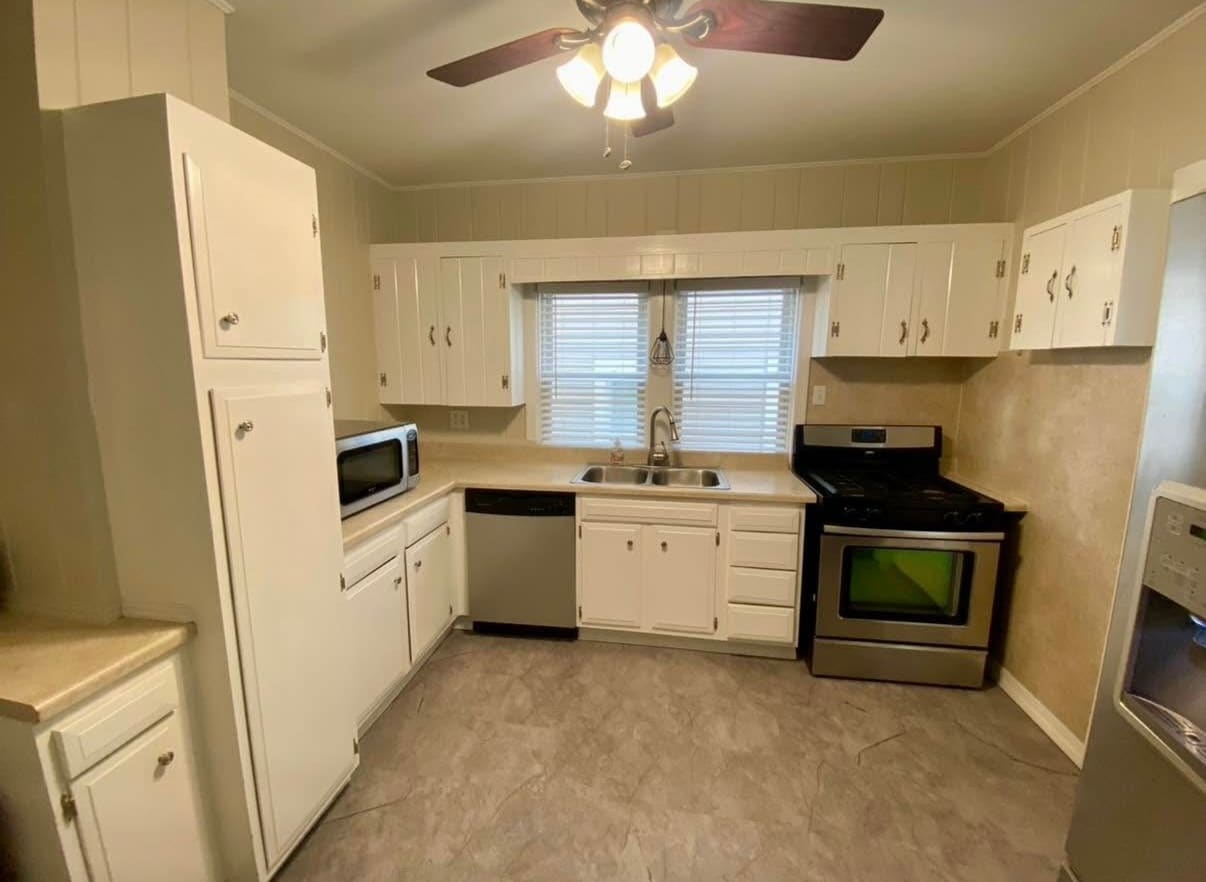 Kitchen - 541 Tompkins St