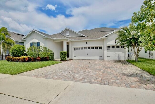 Building Photo - Elegant 5-Bedroom Pool Home for Rent in Sa...