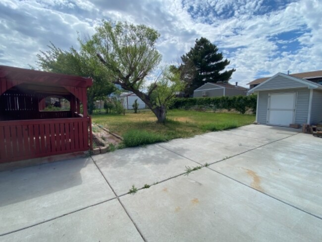 Building Photo - 521 W 400 N