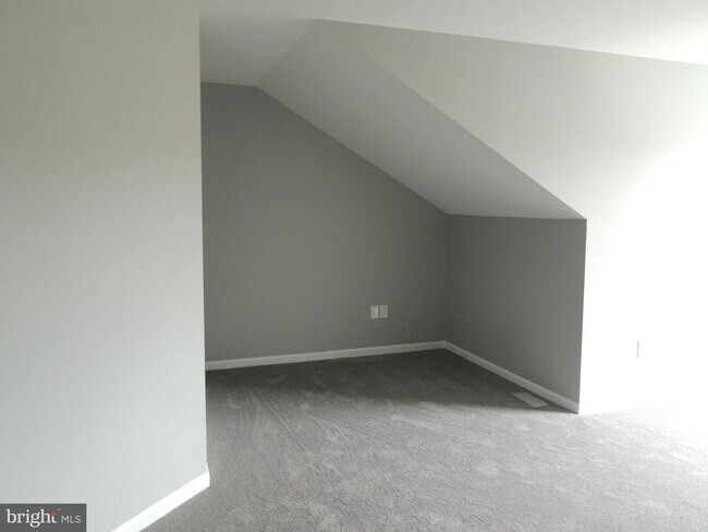 Building Photo - 404 Pinebrooke Cir