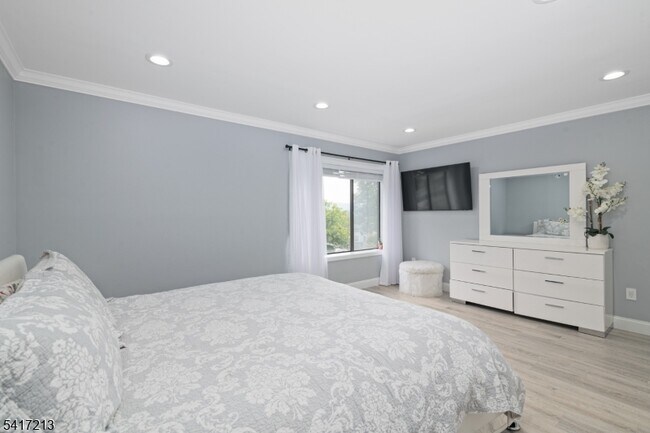 Building Photo - 70 Overlook Dr