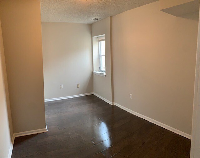 Building Photo - 3830 Lancaster Ave