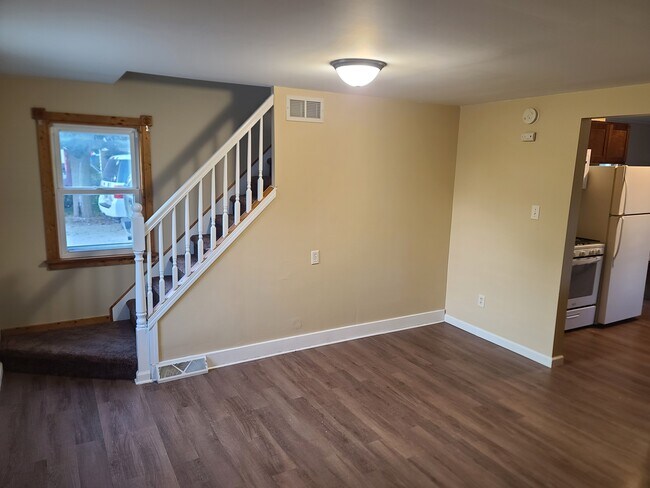 Building Photo - 8149 Antioch Rd