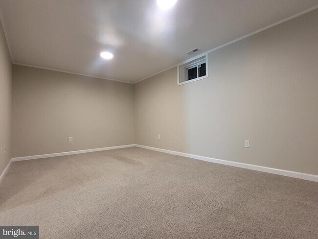 Building Photo - 216 Monticello Square