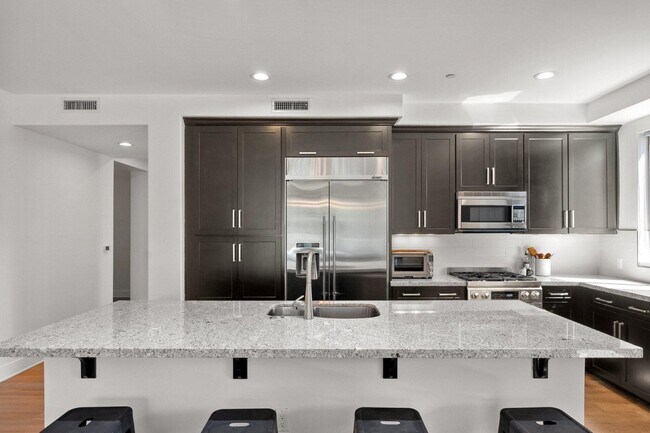 Building Photo - 4803 N Woodmere Fairway