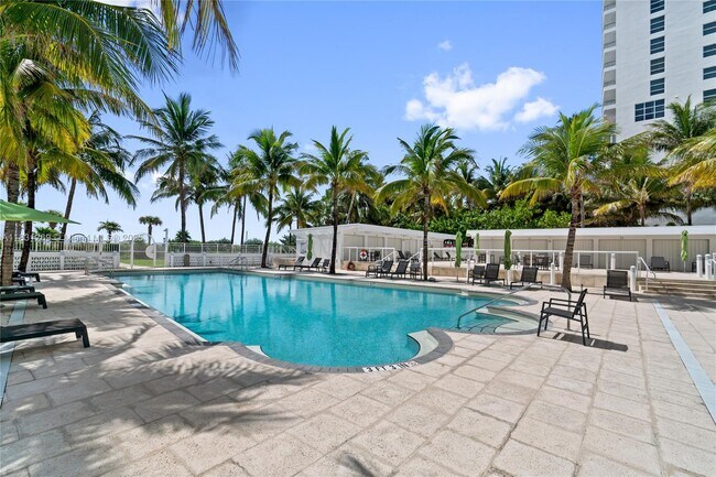Building Photo - 4925 Collins Ave
