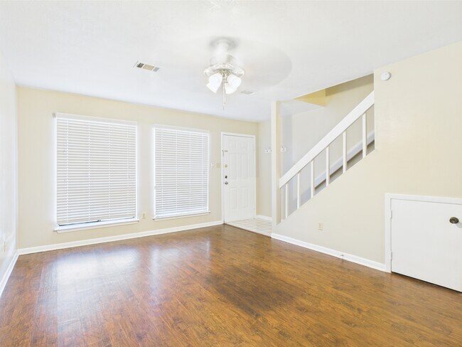 Building Photo - 704 San Pedro Dr