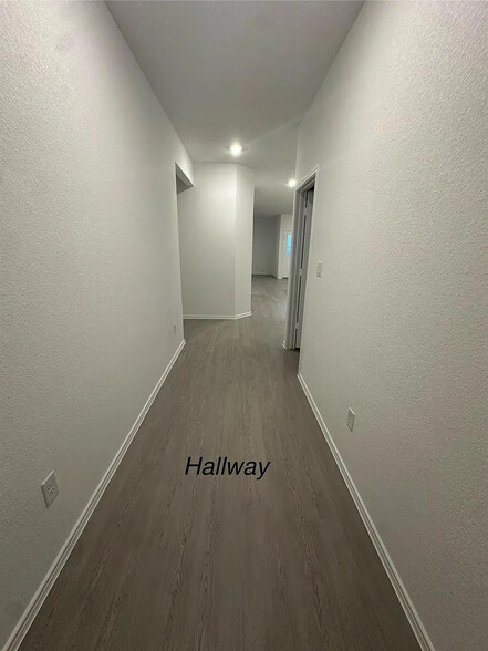 Building Photo - Room in House on Pickerel St