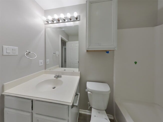 Building Photo - 15018 Mause Creek Dr