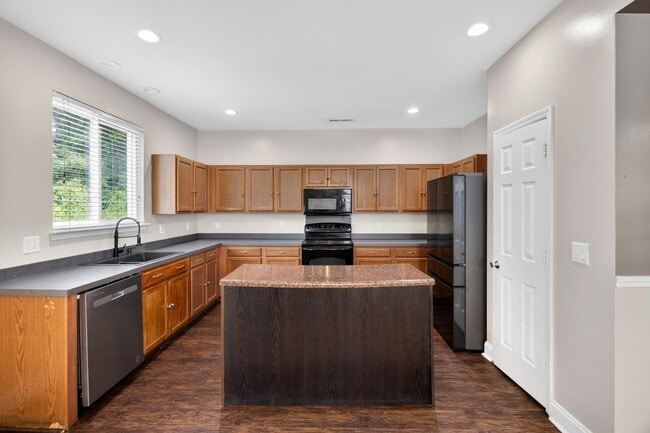 Building Photo - 8831 Kellum Dr