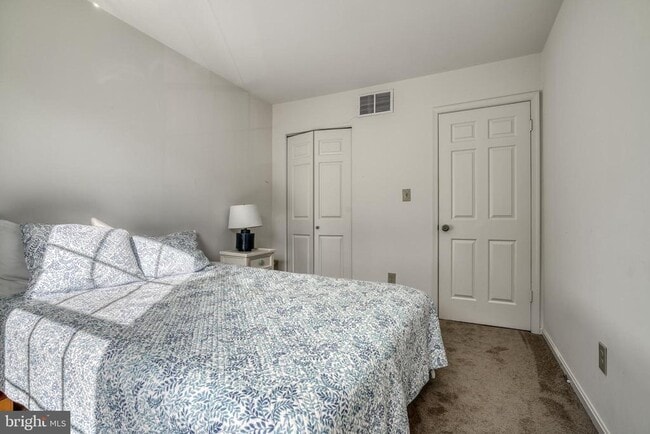 Building Photo - 28 Salthill Ct