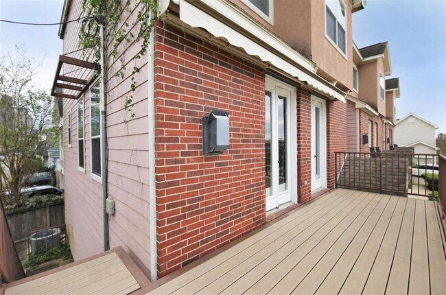 Building Photo - 1203 Genesee St